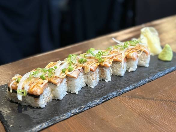 Seared Salmon Battera (炙りサーモンバッテラ)